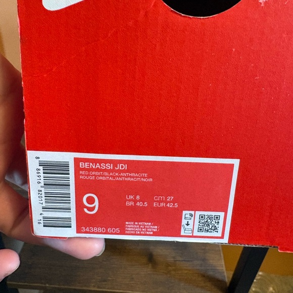 Nike Benassi JDI Red and Black Slides - Picture 5 of 5